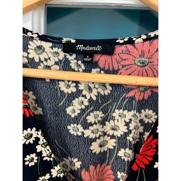 MADEWELL Ruffle-Wrap Dress in Hillside Daisies Navy Floral Size 4 Versatile - Picture 7 of 11